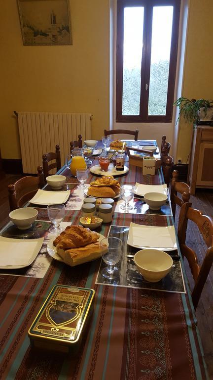 Chez Nathalie Et Jean Claude 호텔 Saint-Marc-à-Frongier 외부 사진