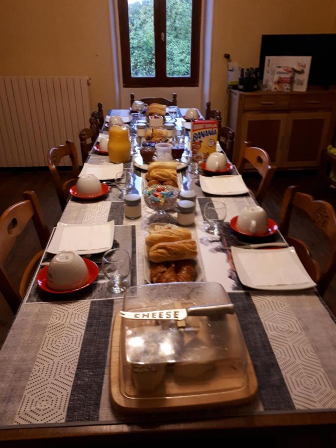 Chez Nathalie Et Jean Claude 호텔 Saint-Marc-à-Frongier 외부 사진